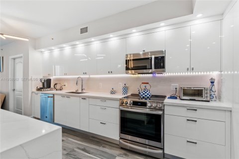 Купить кондоминиум в Санни-Айлс-Бич, Флорида 2 спальни, 111.48м2, № 2024432 - фото 3