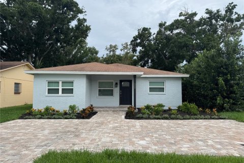Villa ou maison à louer à Tampa, Floride: 3 chambres, 125.79 m2 № 1906098 - photo 1