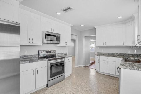 Villa ou maison à louer à Tampa, Floride: 3 chambres, 125.79 m2 № 1906098 - photo 2