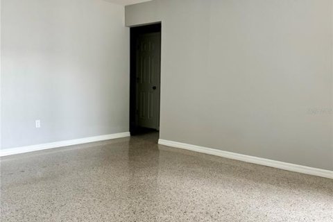 Villa ou maison à louer à Tampa, Floride: 3 chambres, 125.79 m2 № 1906098 - photo 5