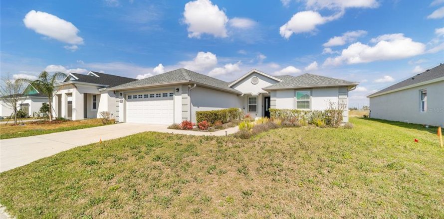 House in Ocala, Florida 3 bedrooms, 141.86 sq.m. № 1527981