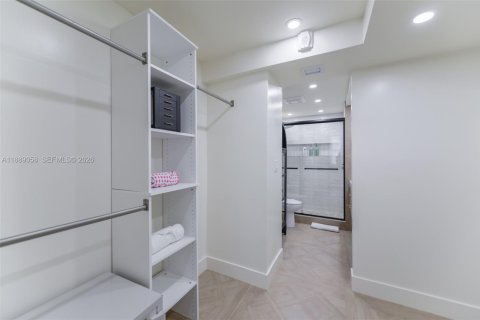 Condo in Sunny Isles Beach, Florida, 2 bedrooms № 2013508 - photo 22