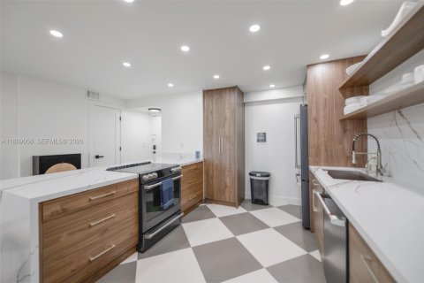 Condo in Sunny Isles Beach, Florida, 2 bedrooms № 2013508 - photo 14