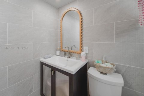 Condo in Sunny Isles Beach, Florida, 2 bedrooms № 2013508 - photo 30