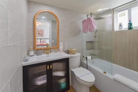 Condo in Sunny Isles Beach, Florida, 2 bedrooms № 2013508 - photo 29