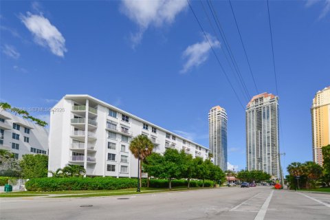 Copropriété à vendre à Sunny Isles Beach, Floride: 2 chambres, 133.78 m2 № 2013508 - photo 7