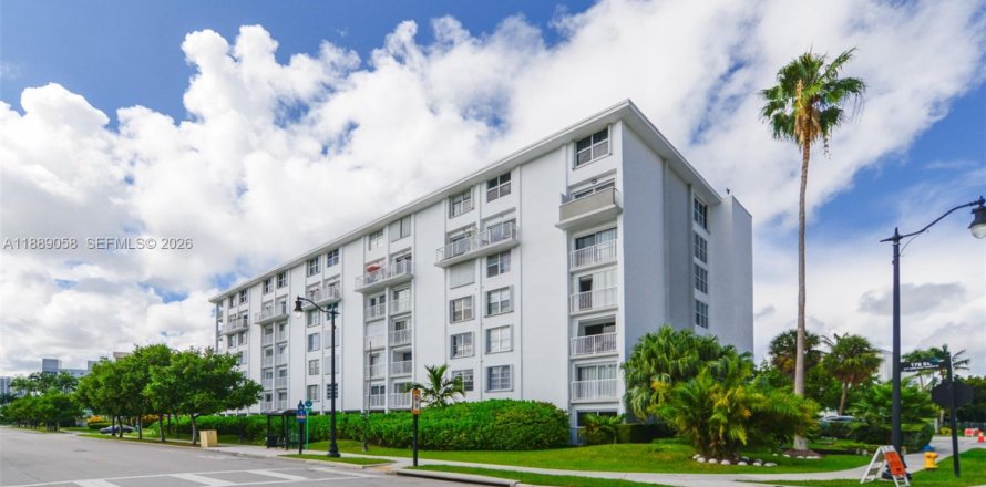 Condo à Sunny Isles Beach, Floride, 2 chambres  № 2013508