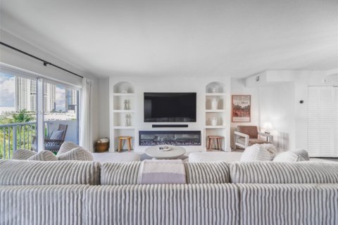 Condo in Sunny Isles Beach, Florida, 2 bedrooms № 2013508 - photo 9