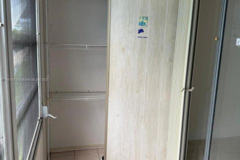 Copropriété à vendre à Pembroke Pines, Floride: 2 chambres, 88.63 m2 № 1963214 - photo 11