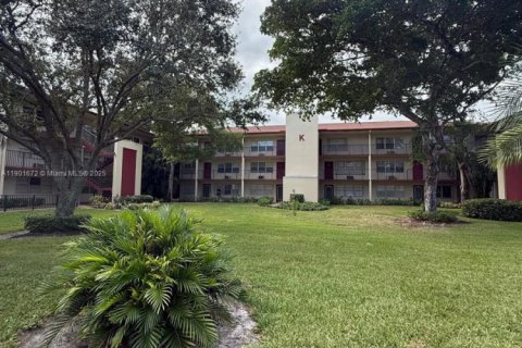 Copropriété à vendre à Pembroke Pines, Floride: 2 chambres, 88.63 m2 № 1963214 - photo 13