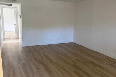 Copropriété à vendre à Pembroke Pines, Floride: 2 chambres, 88.63 m2 № 1963214 - photo 2