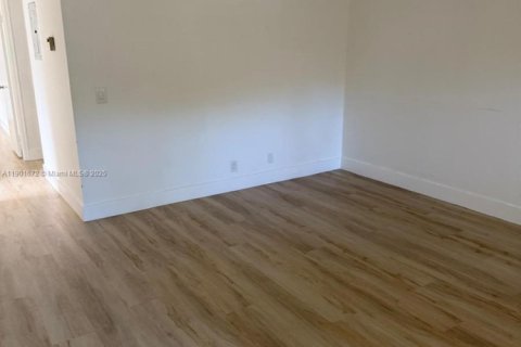 Copropriété à vendre à Pembroke Pines, Floride: 2 chambres, 88.63 m2 № 1963214 - photo 3