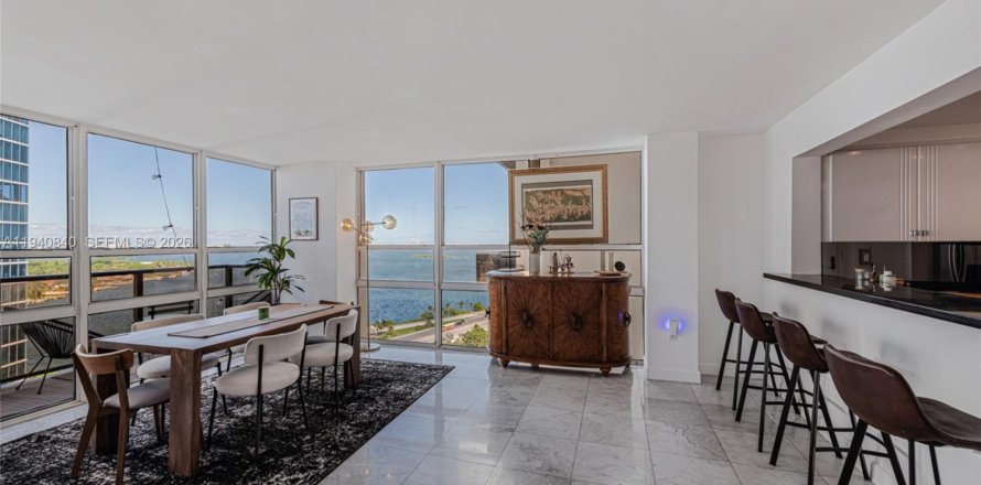 Condo in Miami, Florida, 2 bedrooms  № 1998021
