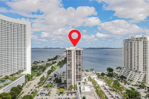 Condo in Miami, Florida, 2 bedrooms  № 1998021 - photo 29