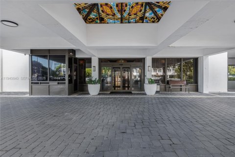 Condo in Miami, Florida, 2 bedrooms  № 1998021 - photo 25