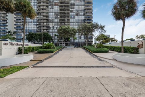 Condo in Miami, Florida, 2 bedrooms  № 1998021 - photo 24