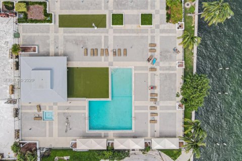 Condo in Miami, Florida, 2 bedrooms  № 1998021 - photo 21