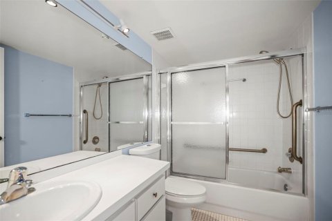 Condo in Clearwater, Florida, 3 bedrooms  № 2099480 - photo 21