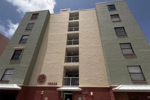 Condo in Indian Shores, Florida, 2 bedrooms № 2218444