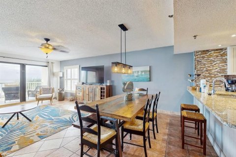 Condo in Indian Shores, Florida, 2 bedrooms № 2218444 - photo 8