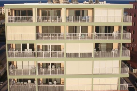 Condo in Indian Shores, Florida, 2 bedrooms № 2218444 - photo 20