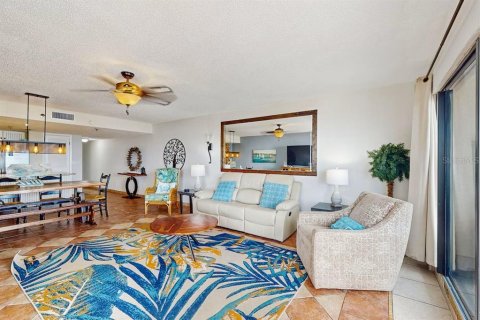 Condo in Indian Shores, Florida, 2 bedrooms № 2218444 - photo 10