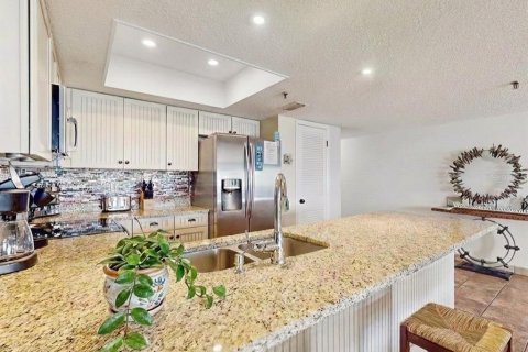 Condo in Indian Shores, Florida, 2 bedrooms № 2218444 - photo 6
