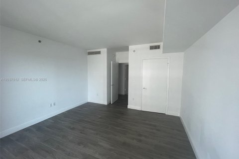 Купить кондоминиум в Майами, Флорида 1 спальня, 68.56м2, № 2145836 - фото 22