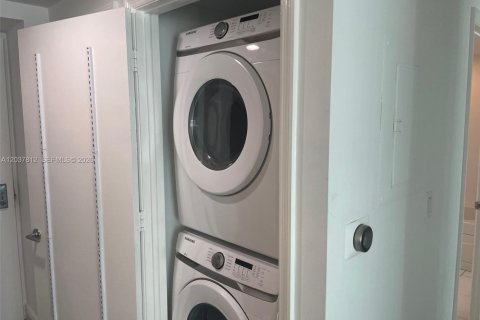 Купить кондоминиум в Майами, Флорида 1 спальня, 68.56м2, № 2145836 - фото 7