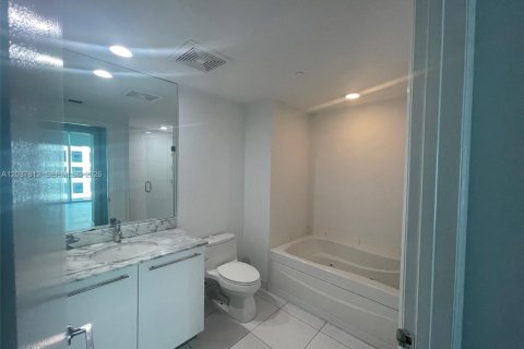 Купить кондоминиум в Майами, Флорида 1 спальня, 68.56м2, № 2145836 - фото 24