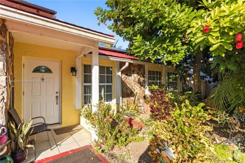 Купить виллу или дом в Норт-Лодердейл, Флорида 3 спальни, 160.81м2, № 1974766 - фото 2