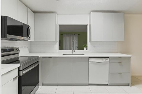 Купить виллу или дом в Норт-Лодердейл, Флорида 3 спальни, 160.81м2, № 1974766 - фото 15