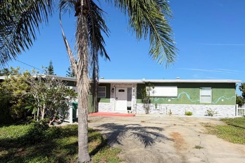 Купить виллу или дом в Порт-Шарлотт, Флорида 10 комнат, 142.79м2, № 2303283 - фото 2