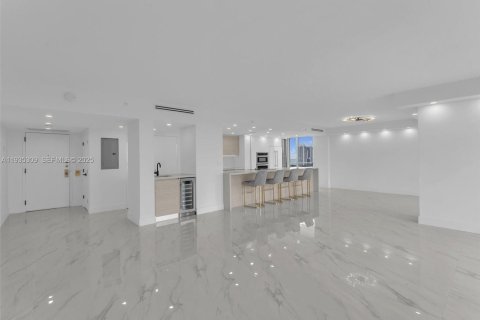 Copropriété à louer à Aventura, Floride: 3 chambres, 175.31 m2 № 1993708 - photo 3