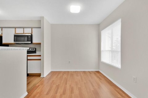 Condo in Oakland Park, Florida, 1 bedroom  № 1838706 - photo 11