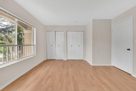 Condo in Oakland Park, Florida, 1 bedroom  № 1838706 - photo 19