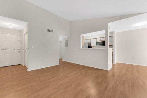 Condo in Oakland Park, Florida, 1 bedroom  № 1838706 - photo 4