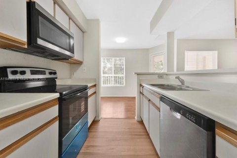 Condo in Oakland Park, Florida, 1 bedroom  № 1838706 - photo 14