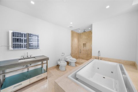 Copropriété à louer à Bal Harbour, Floride: 3 chambres, 261.33 m2 № 1868473 - photo 15