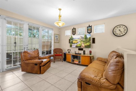Townhouse in Miramar, Florida 3 bedrooms, 188.96 sq.m. № 1763082 - photo 19