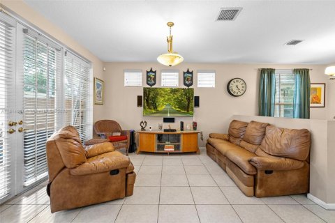 Townhouse in Miramar, Florida 3 bedrooms, 188.96 sq.m. № 1763082 - photo 20