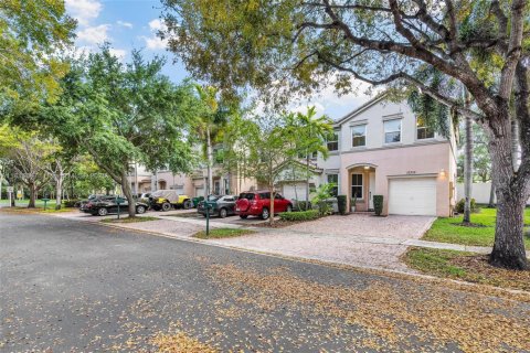 Townhouse in Miramar, Florida 3 bedrooms, 188.96 sq.m. № 1763082 - photo 2