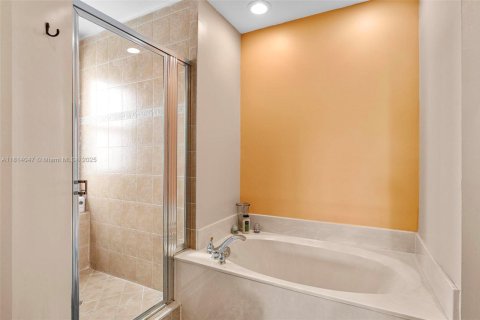Townhouse in Miramar, Florida 3 bedrooms, 188.96 sq.m. № 1763082 - photo 28