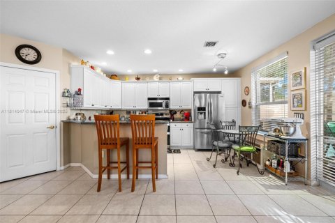 Townhouse in Miramar, Florida 3 bedrooms, 188.96 sq.m. № 1763082 - photo 18