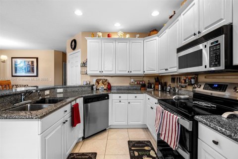 Townhouse in Miramar, Florida 3 bedrooms, 188.96 sq.m. № 1763082 - photo 17