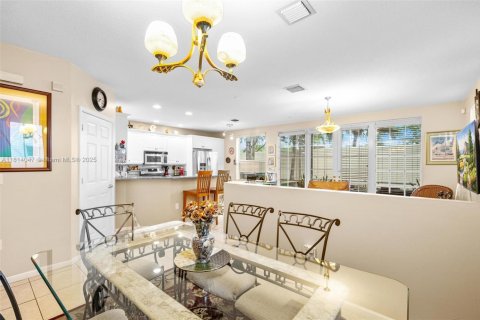 Townhouse in Miramar, Florida 3 bedrooms, 188.96 sq.m. № 1763082 - photo 14