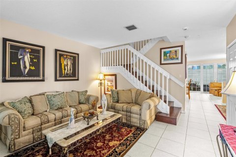 Townhouse in Miramar, Florida 3 bedrooms, 188.96 sq.m. № 1763082 - photo 10