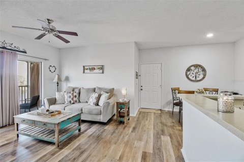 Condo in Tampa, Florida, 1 bedroom  № 2093767 - photo 11