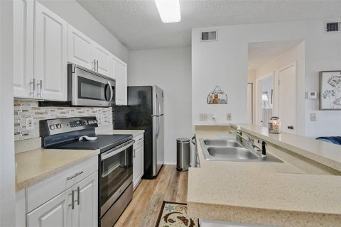 Condo in Tampa, Florida, 1 bedroom  № 2093767 - photo 4