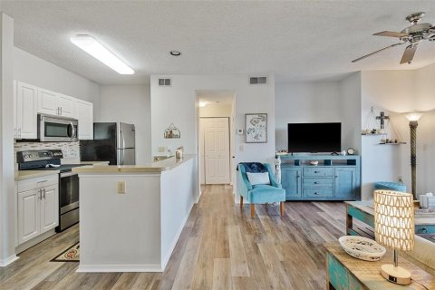 Condo in Tampa, Florida, 1 bedroom  № 2093767 - photo 6